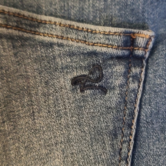 DL1961 Stylish Blue Denim Jeans - Picture 3 of 8